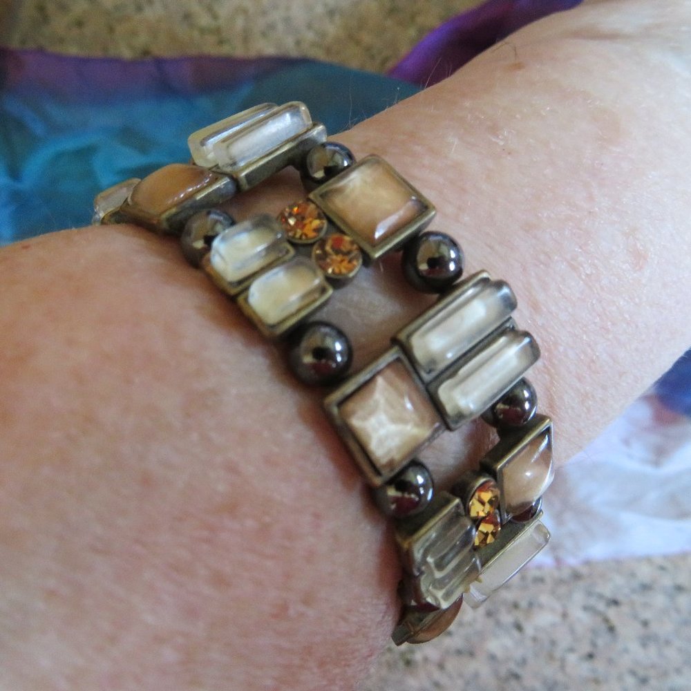 Rectangular Glass Bead Bracelet Size 7.5 (106J)